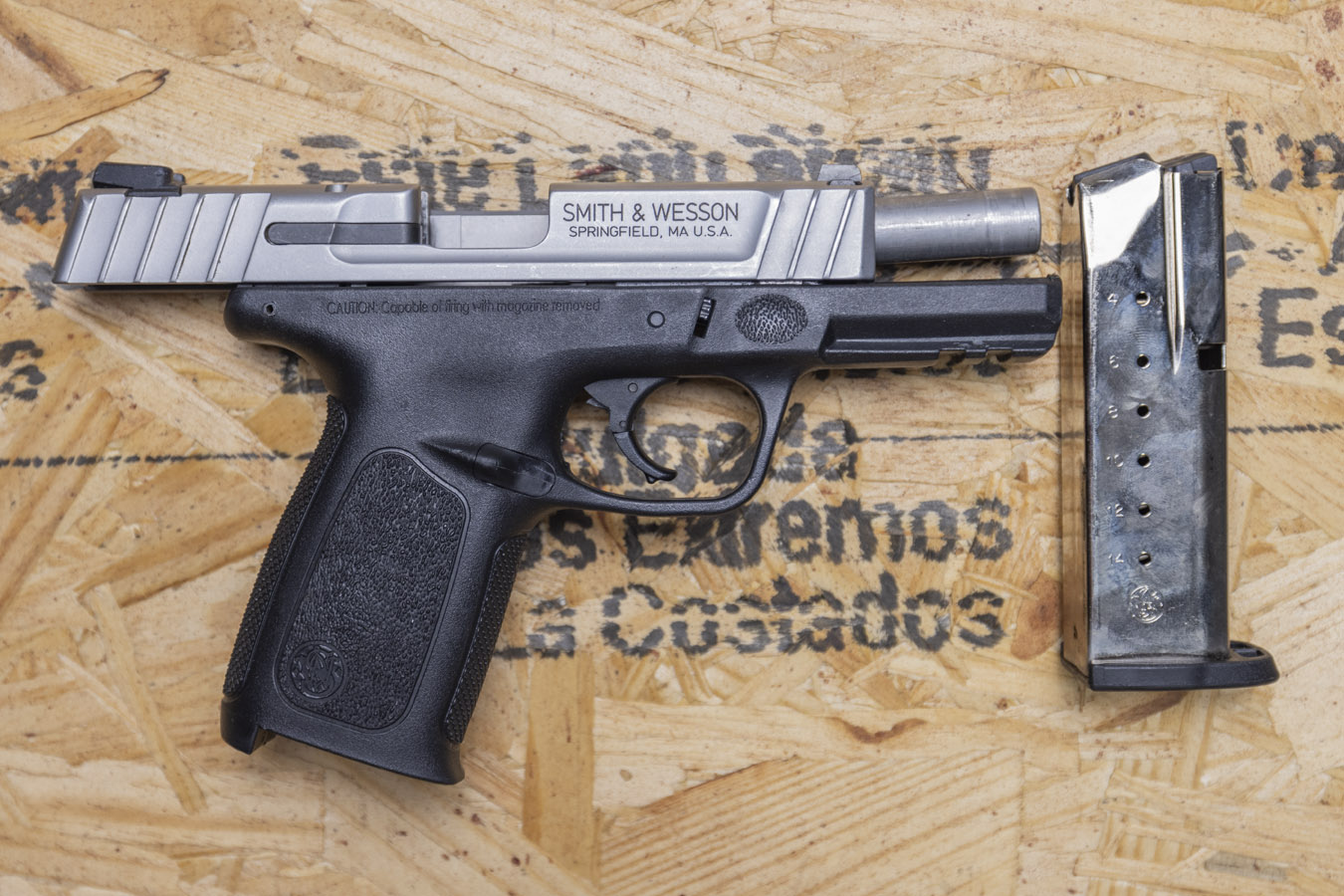 SMITH AND WESSON SD40VE 40 S&W Police Trade-in Pistols (Very Good Condition)